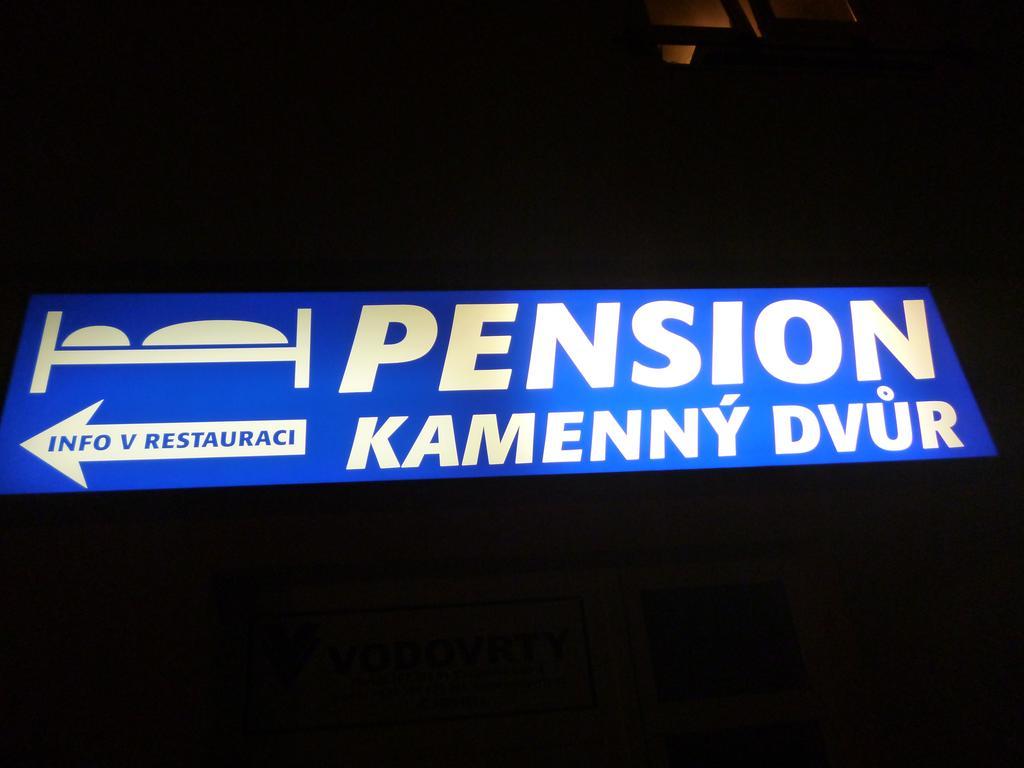 Pension Kamenny Dvur マリアーンスケー・ラーズニェ エクステリア 写真